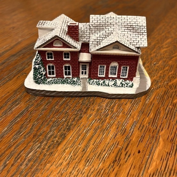 Norman Rockwell “The Bank” the sixth issue in Rockwell’s main street collection - Picture 3 of 8